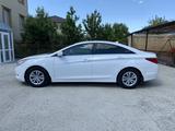 Hyundai Sonata 2011 года за 5 500 000 тг. в Атырау – фото 2