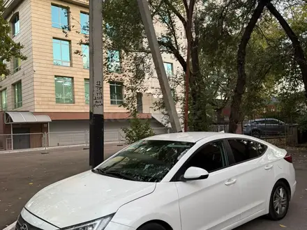 Hyundai Elantra 2019 года за 6 800 000 тг. в Алматы