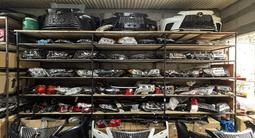 Кузовные детали Тойота Лексус Фара Бампер Дверь Капот за 8 000 тг. в Алматы