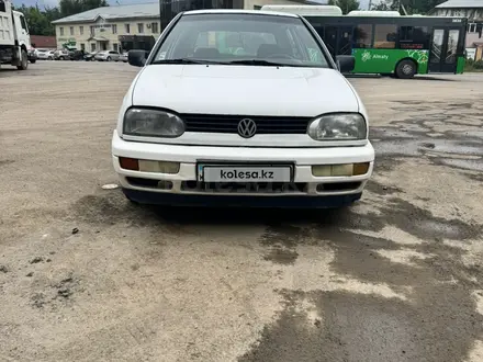 Volkswagen Golf 1996 года за 1 400 000 тг. в Алматы