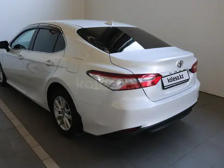 Toyota Camry 2019 года за 12 990 000 тг. в Актобе – фото 3