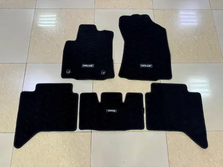 Ковровые полики Toyota Hilux (2015-), Rush (2021-), RAV4 (2013-), Fortuner за 15 900 тг. в Уральск