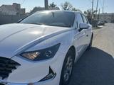 Hyundai Sonata 2023 года за 12 900 000 тг. в Атырау – фото 2