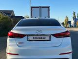 Hyundai Elantra 2016 годаfor6 700 000 тг. в Атырау – фото 5