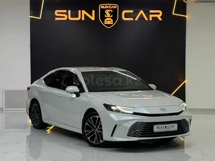 Toyota Camry Luxe 2025 года за 19 900 000 тг. в Шымкент