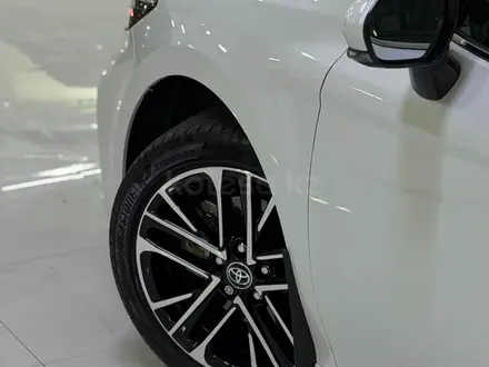 Toyota Camry Luxe 2025 года за 19 900 000 тг. в Шымкент – фото 4