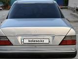 Mercedes-Benz E 200 1993 года за 1 950 000 тг. в Атырау – фото 3