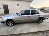 Mercedes-Benz E 200 1993 года за 1 950 000 тг. в Атырау – фото 4