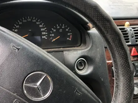 Mercedes-Benz E 200 1999 года за 2 195 000 тг. в Семей