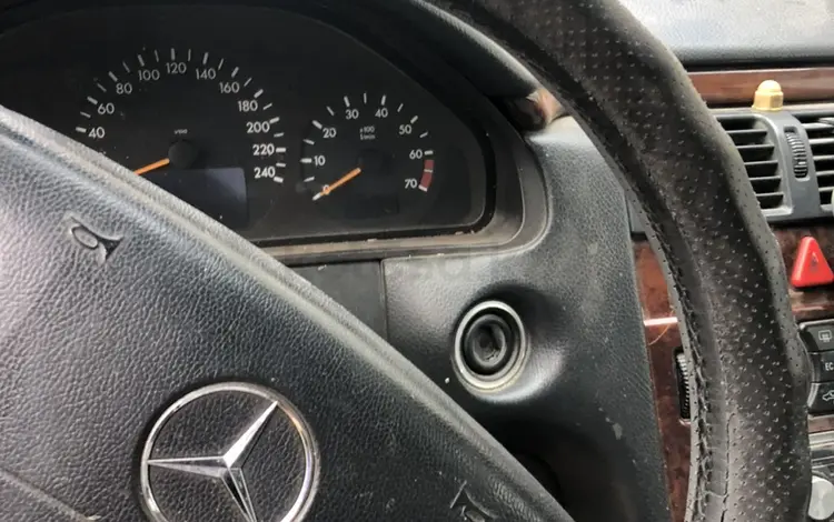 Mercedes-Benz E 200 1999 года за 2 195 000 тг. в Семей