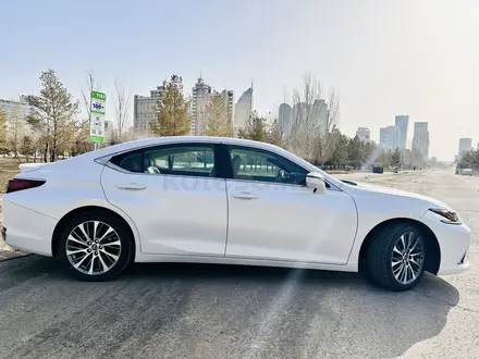 Lexus ES 250 2020 года за 21 500 000 тг. в Астана – фото 4