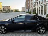 Toyota Camry 2020 года за 10 500 000 тг. в Актау – фото 4