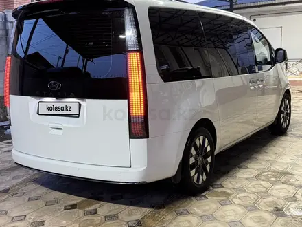 Hyundai Staria 2021 года за 19 000 000 тг. в Алматы – фото 4