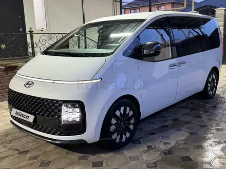 Hyundai Staria 2021 года за 19 000 000 тг. в Алматы