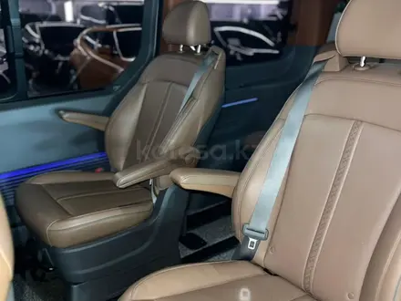 Hyundai Staria 2021 года за 19 000 000 тг. в Алматы – фото 7