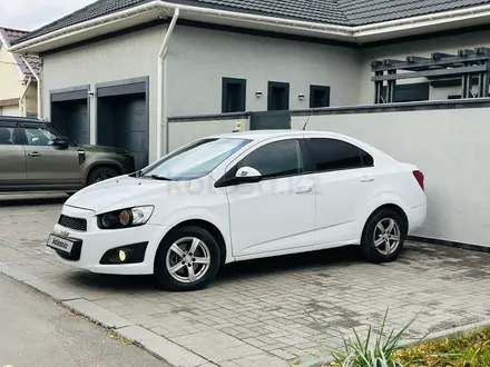Chevrolet Aveo 2013 года за 2 350 000 тг. в Петропавловск – фото 2
