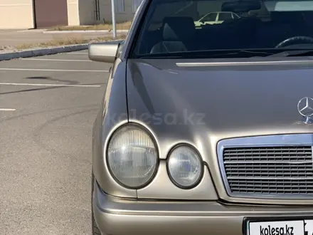 Mercedes-Benz E 320 1998 года за 3 300 000 тг. в Астана – фото 9