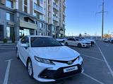 Toyota Camry 2021 года за 16 800 000 тг. в Шымкент