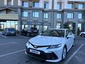 Toyota Camry 2021 годаfor16 800 000 тг. в Шымкент – фото 2