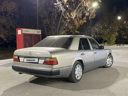 Mercedes-Benz E 220 1993 года за 1 800 000 тг. в Караганда – фото 6