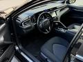 Toyota Camry 2018 года за 11 000 000 тг. в Караганда – фото 6