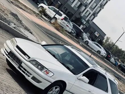Toyota Mark II Qualis 1999 года за 3 000 000 тг. в Алматы