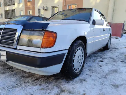 Mercedes-Benz E 200 1993 года за 2 300 000 тг. в Кокшетау