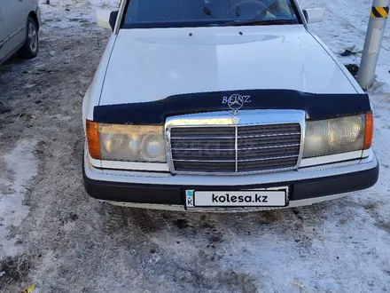 Mercedes-Benz E 200 1993 года за 2 300 000 тг. в Кокшетау – фото 2