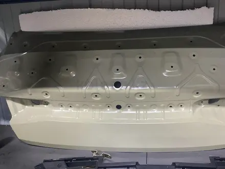 Крышка багажника за 1 000 тг. в Алматы