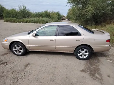 Toyota Camry 1998 года за 3 500 000 тг. в Семей – фото 10