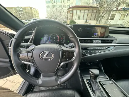 Lexus ES 300h 2019 года за 20 500 000 тг. в Актау – фото 9
