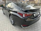 Lexus ES 300h 2019 года за 20 500 000 тг. в Актау – фото 4