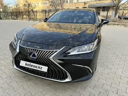 Lexus ES 300h 2019 года за 20 500 000 тг. в Актау