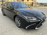 Lexus ES 300h 2019 годаүшін20 500 000 тг. в Актау – фото 2