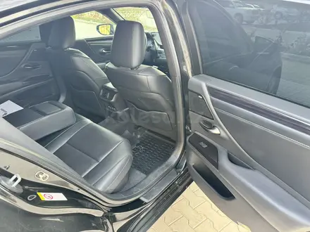 Lexus ES 300h 2019 года за 20 500 000 тг. в Актау – фото 8