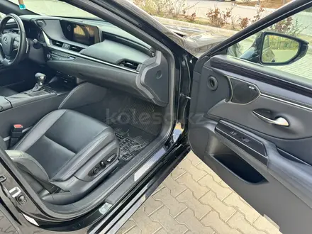 Lexus ES 300h 2019 года за 20 500 000 тг. в Актау – фото 6