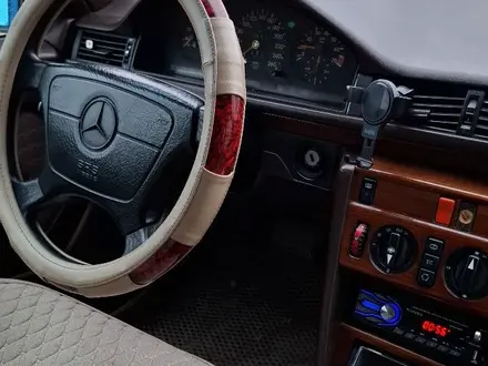 Mercedes-Benz E 320 1993 года за 2 200 000 тг. в Кызылорда – фото 7