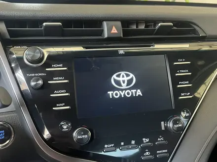 Toyota Camry 2020 года за 19 000 000 тг. в Шымкент – фото 17