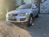 Volkswagen Touareg 2008 годаүшін5 200 000 тг. в Алматы