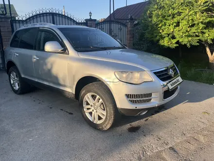 Volkswagen Touareg 2008 года за 5 500 000 тг. в Алматы – фото 7