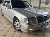 Mercedes-Benz E 220 1994 года за 4 300 000 тг. в Шымкент