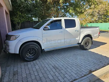 Toyota Hilux 2012 года за 9 800 000 тг. в Уральск – фото 3