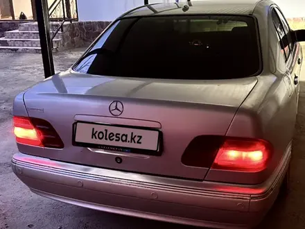 Mercedes-Benz E 320 2000 года за 4 800 000 тг. в Шымкент – фото 2