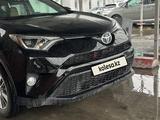 Toyota RAV4 2016 года за 7 750 000 тг. в Атырау – фото 3