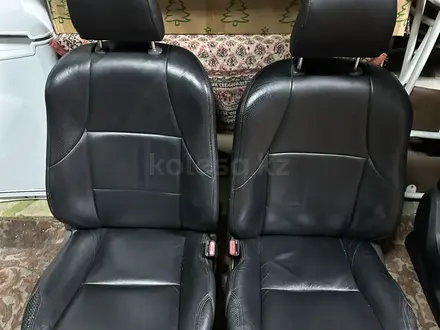 Передние сидения за 120 000 тг. в Алматы