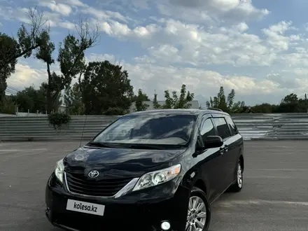 Toyota Sienna 2010 года за 11 500 000 тг. в Алматы