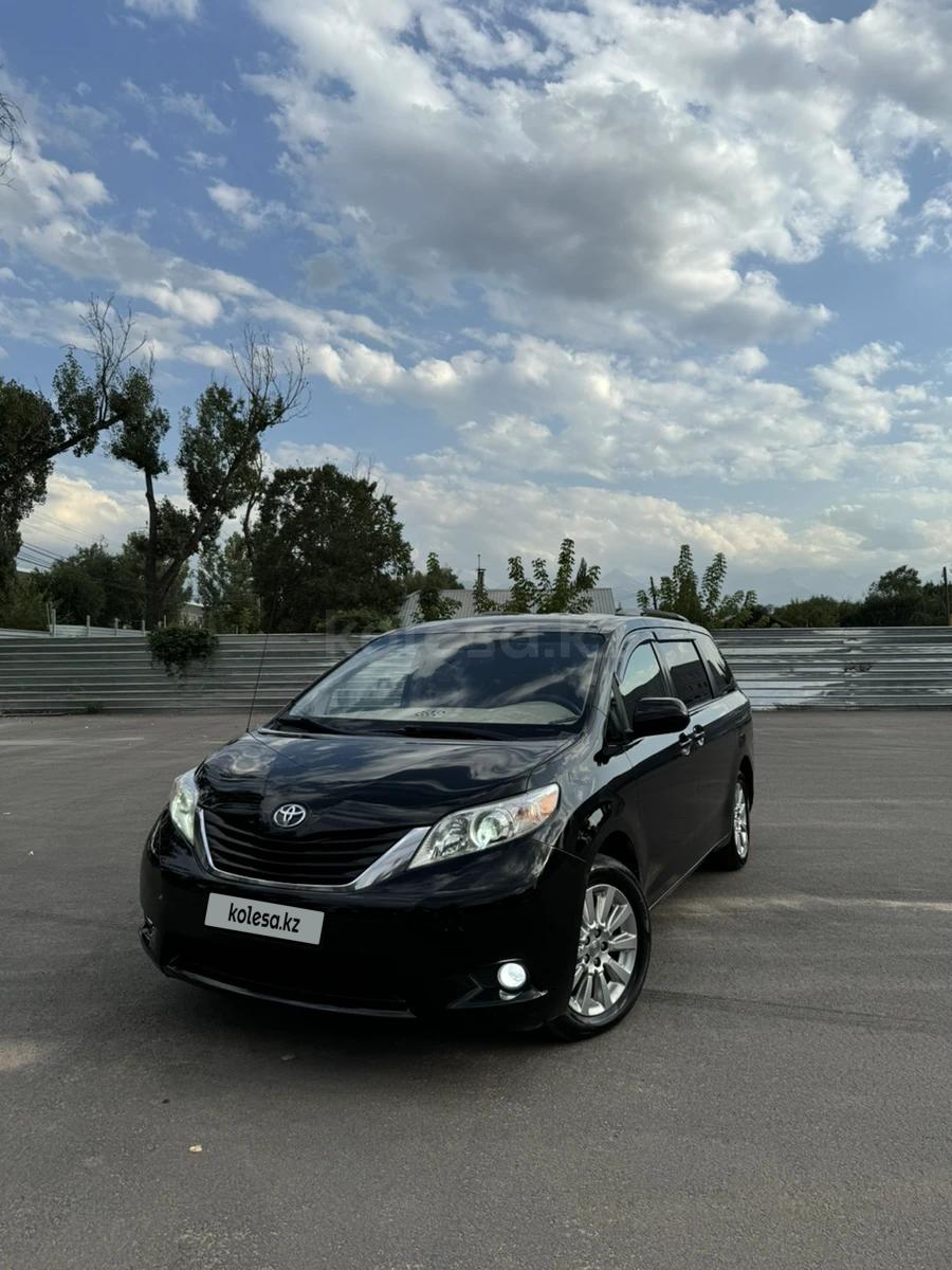 Toyota Sienna 2010 г.