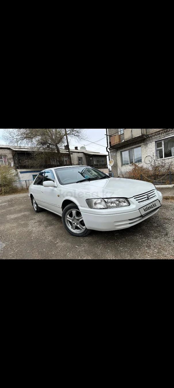 Toyota Camry 2000 г.