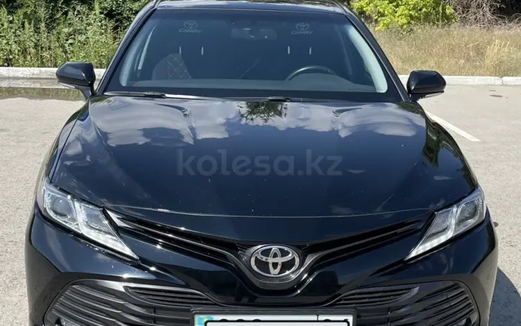 Toyota Camry 2020 года за 13 700 000 тг. в Актобе