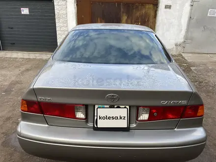 Toyota Camry 1999 года за 3 300 000 тг. в Караганда – фото 2